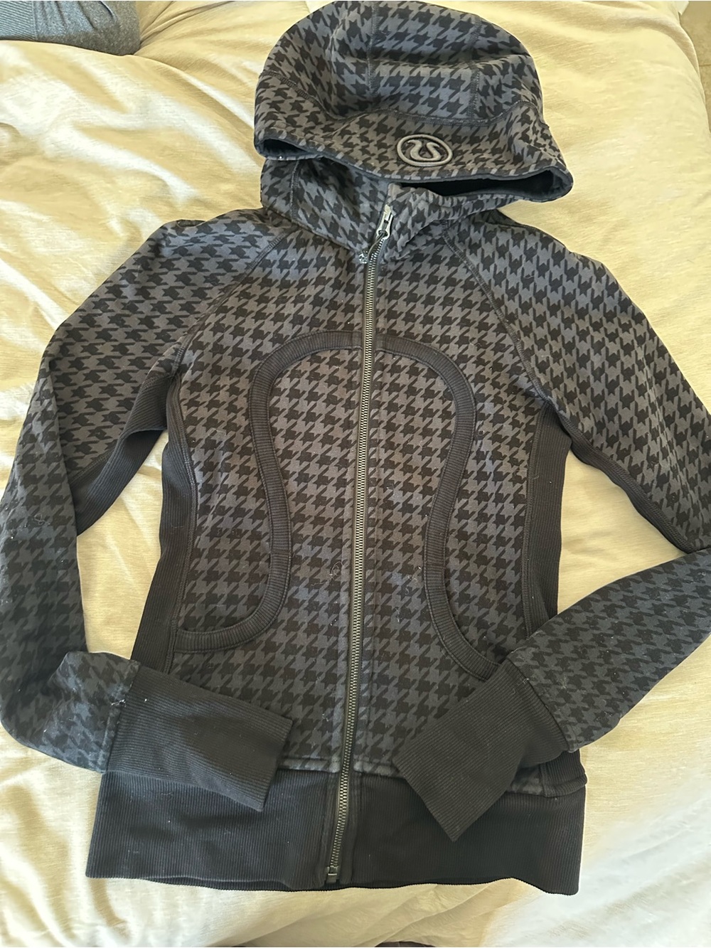 lululemon athletica size 4 Gray Houndstooth Hooded Zip Bomber Jacket scuba hoodi